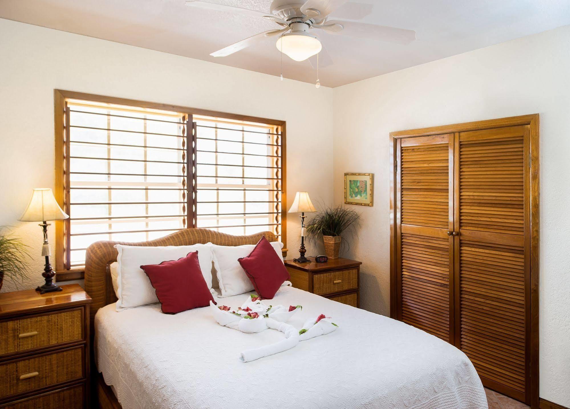 Banyan Bay Suites San Pedro Kültér fotó